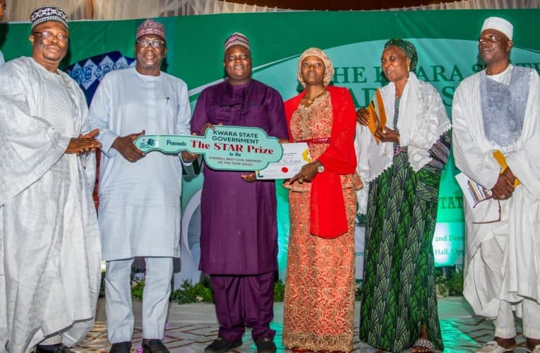 Governor AbdulRazaq rewards best Kwara civil servants with new car, other prizes