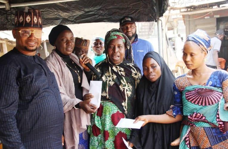 APC stalwart, Hon. AbdulKareem Ismail Bolakale Empowers over 200 women