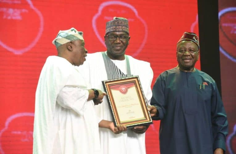 Governor AbdulRazaq clinches vanguard Newspaper’s Governor of The Year 2022