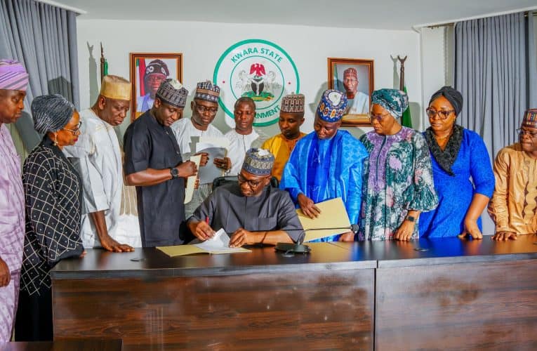 Kwara Gov signs 2024 Appropriation, LG Amendment Bills into law