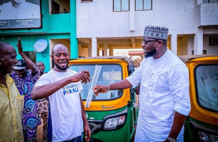 Alubarika Empowerment 1.0: Senator Mustapha presents Tricycle to APC Youth Leaders