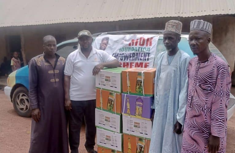 Empowering Farmers 2025: MOK Foundation distributes Chemicals, other farm inputs to farmers in wande community, Ifelodun LG