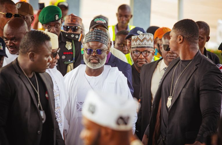 Kwara 2027: Massive Crowd welcomes Ambassador Yahaya Seriki Gambari after Governor AbdulRazaq’s Endorsement