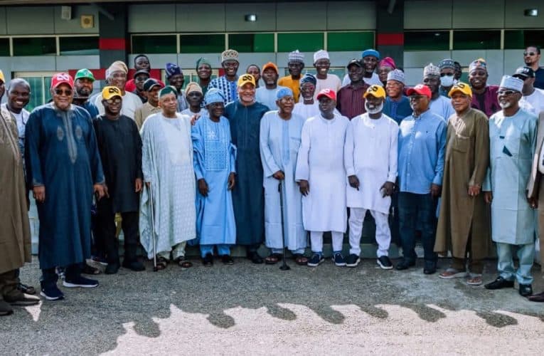 SHARE/OKE-ODE: WHY GOVERNOR ABDULRAZAQ MUST DO AWAY WITH OM0 APARO, By Solomon Okeyode